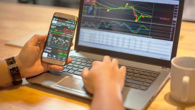 هل تداول الأسهم خطوة ذكية لبناء ثروتك؟