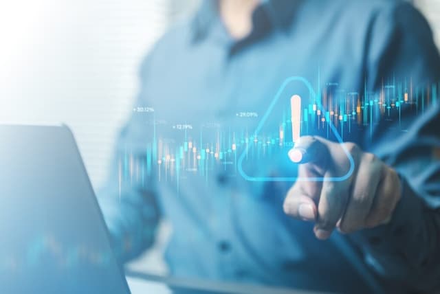 استراتيجية تداول التقلبات: كيف تربح وسط تقلبات السوق